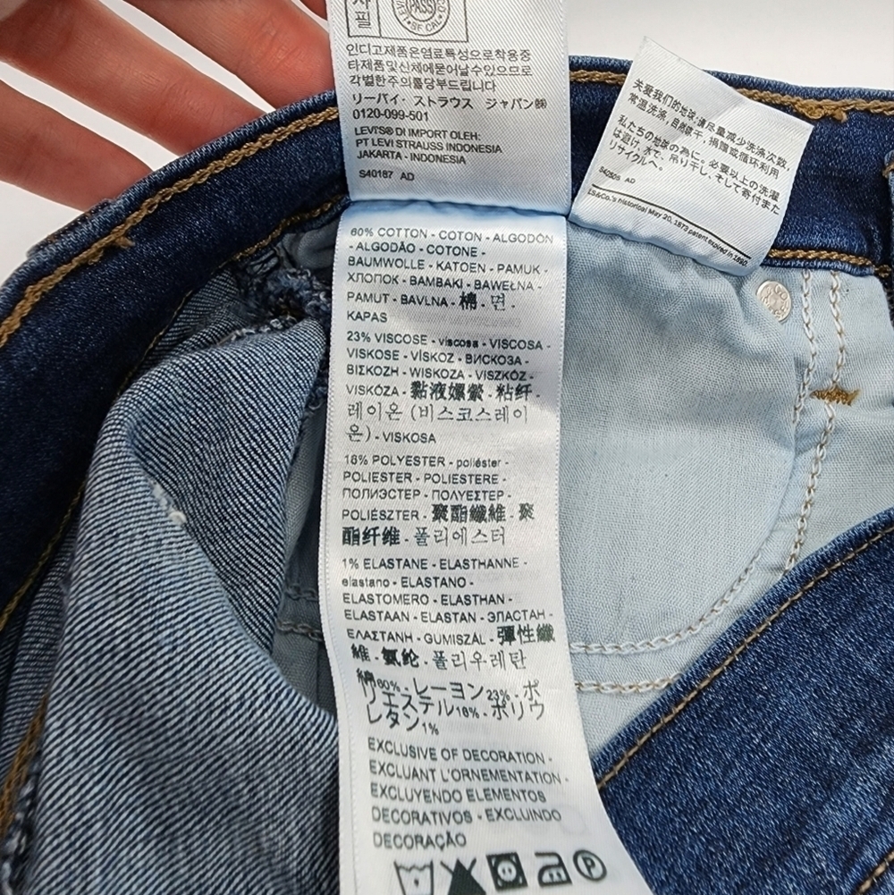 Levi's Medium Length Mid Rise Dark Wash Denim Jean Shorts - Picture 3 of 5